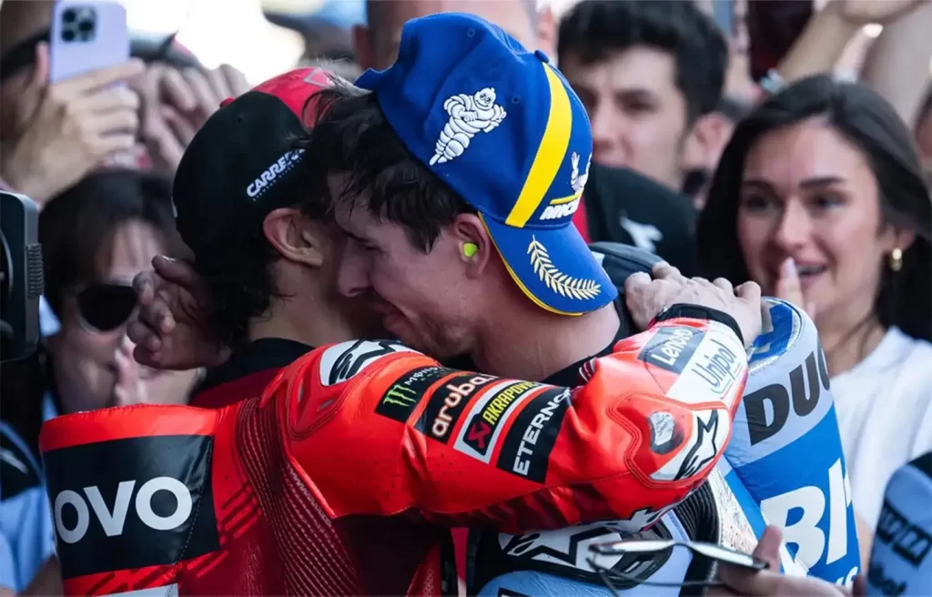 MotoGP: irmãos Márquez choram