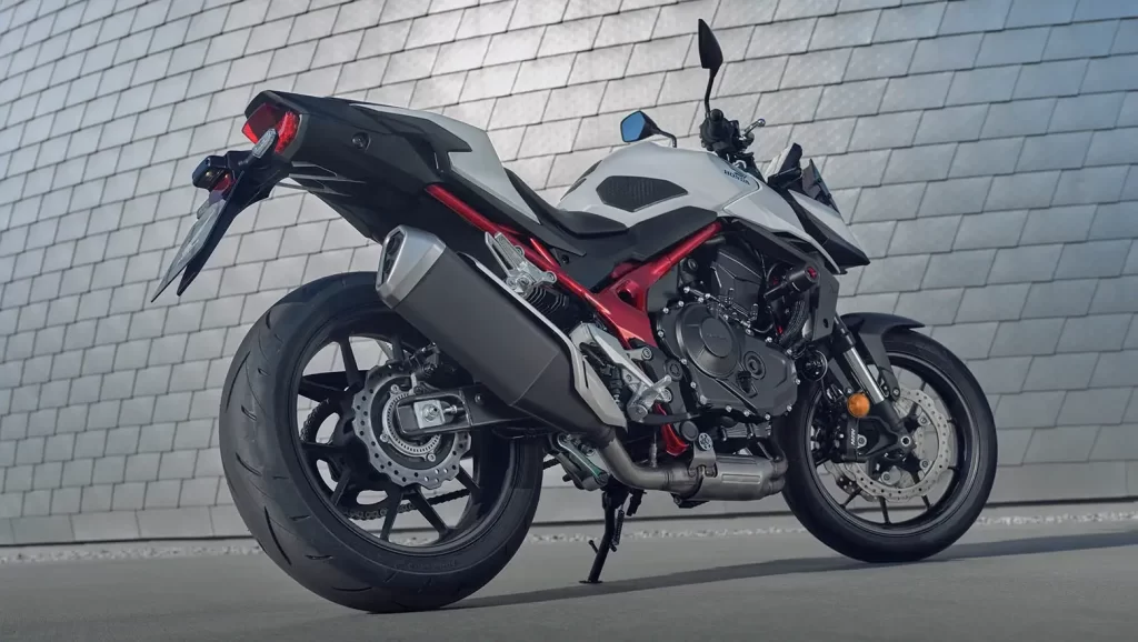 Essa moto está chamando atenção — Honda Hornet 750 chega com tudo
