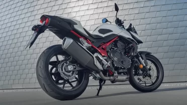 Essa moto está chamando atenção — Honda Hornet 750 chega com tudo