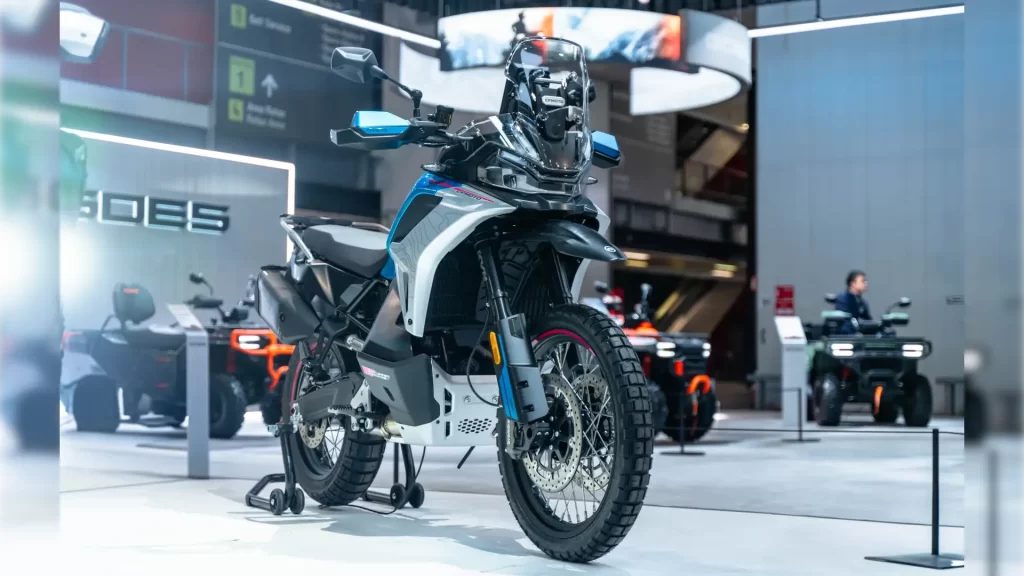CFMoto 1000MT-X estreia no EICMA 2025 com 111 cv