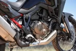 Câmbio DCT da Africa Twin 2026 oferece trocas rápidas e pilotagem mais suave.