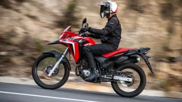 Honda XRE 300: a trail que vendeu mais de 300 mil unidades e ficou marcada pelo problema no motor
