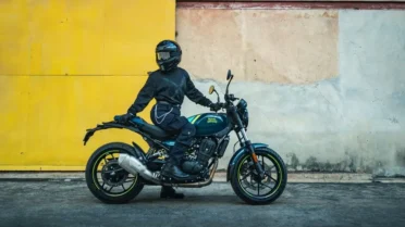 Royal Enfield Guerrilla 450 Apex estreia com proposta mais esportiva e foco em desempenho