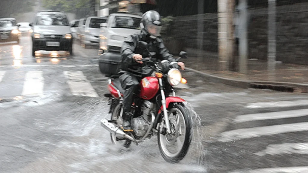 Moto na chuva