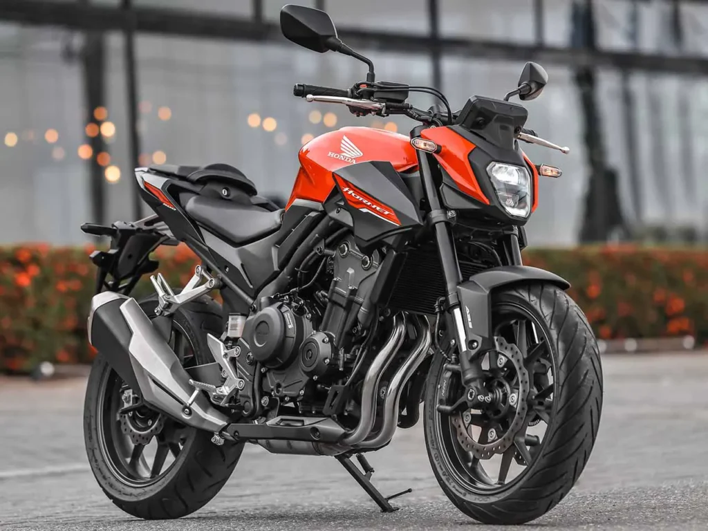 O conjunto mecânico da Honda CB500 Hornet 2027 aposta em um motor bicilíndrico compacto, com foco em desempenho, confiabilidade e excelente distribuição de peso.