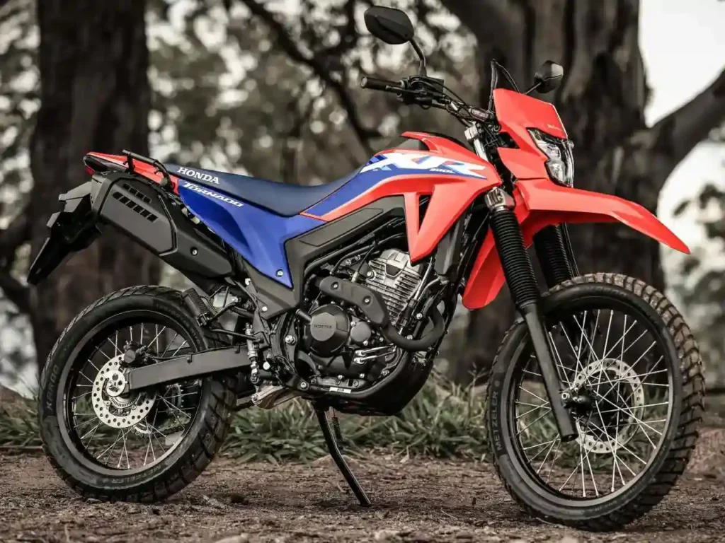 Honda Tornado 300 2027 vermelha e preto