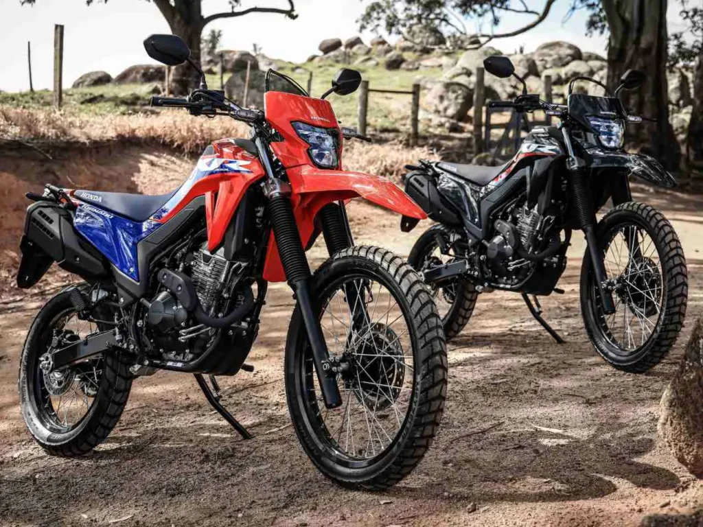 Honda Tornado 300 2027 vermelha e preto